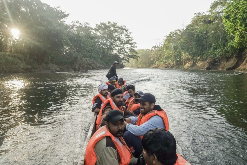 Khu rừng nguy hiểm nhất thế giới tước đi mạng sống hàng ngàn người, nhưng họ vẫn liều mạng băng qua vì mơ về cuộc sống mới - Ảnh 3.