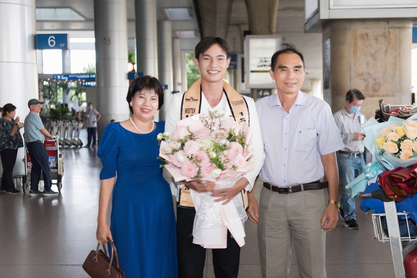 Chân dung bác sĩ 9X vừa đăng quang Á vương và những dự định tương lai - Ảnh 2.