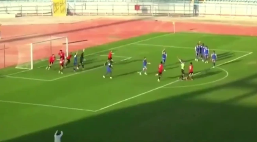 Xem điện thoại của fan để từ chối bàn thắng, trọng tài bị cấm làm nhiệm vụ vô thời hạn - Ảnh 2. Xem điện thoại của fan để từ chối bàn thắng, trọng tài bị cấm làm nhiệm vụ vô thời hạn - Ảnh 2.