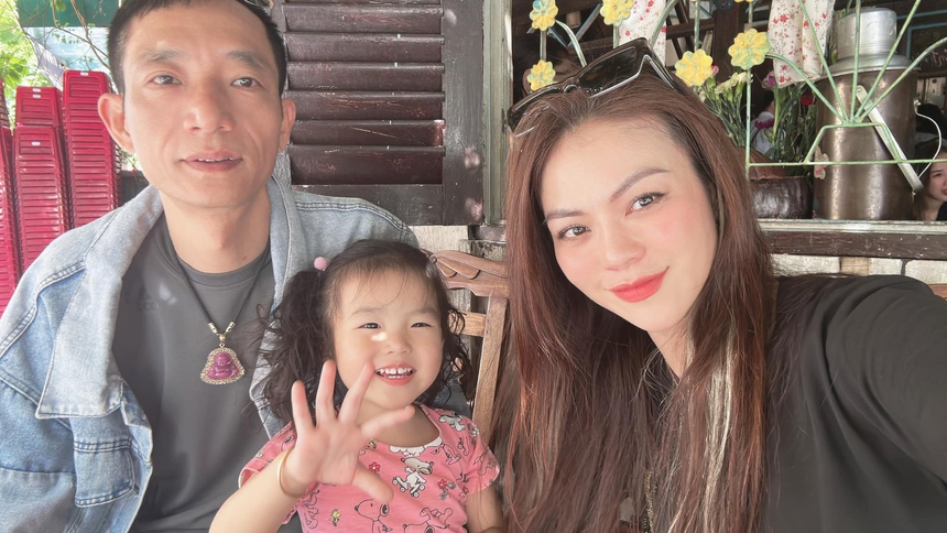 2 nữ ca sĩ từng là VĐV võ thuật: Người lấy chồng chuyển giới, người chồng xấu xí vẫn yêu hết mực - Ảnh 6.