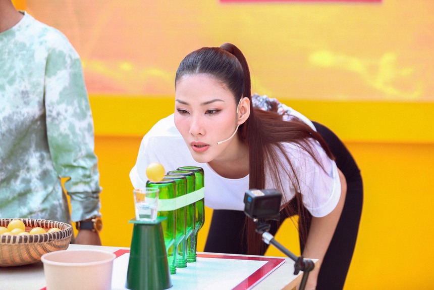 Hoàng Thùy: Gần nửa năm nay, tôi chưa ăn cơm cùng cha mẹ - Ảnh 2.