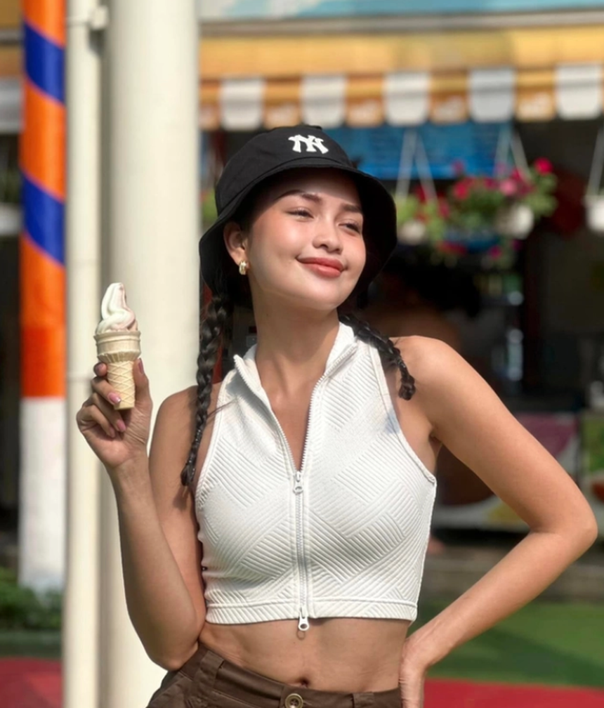 Ngọc Châu nhận 'bão' chỉ trích khi diện áo dài xuyên thấu phản cảm, phía Hoa hậu và NTK nói gì? - Ảnh 5. Ngọc Châu nhận 'bão' chỉ trích khi diện áo dài xuyên thấu phản cảm, phía Hoa hậu và NTK nói gì? - Ảnh 5.