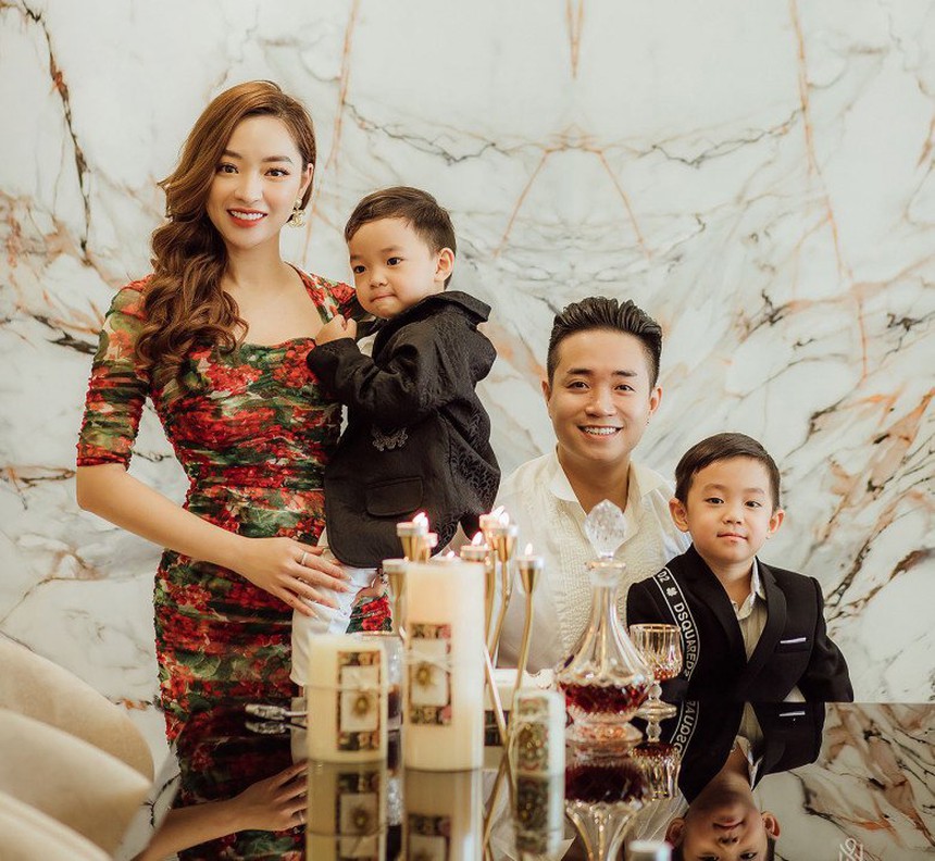 Tiếp viên hàng không bỏ nghề để lấy chồng, nhan sắc ra sao mà gần 10 năm chồng chỉ khen chứ chưa chê câu nào? - Ảnh 3.