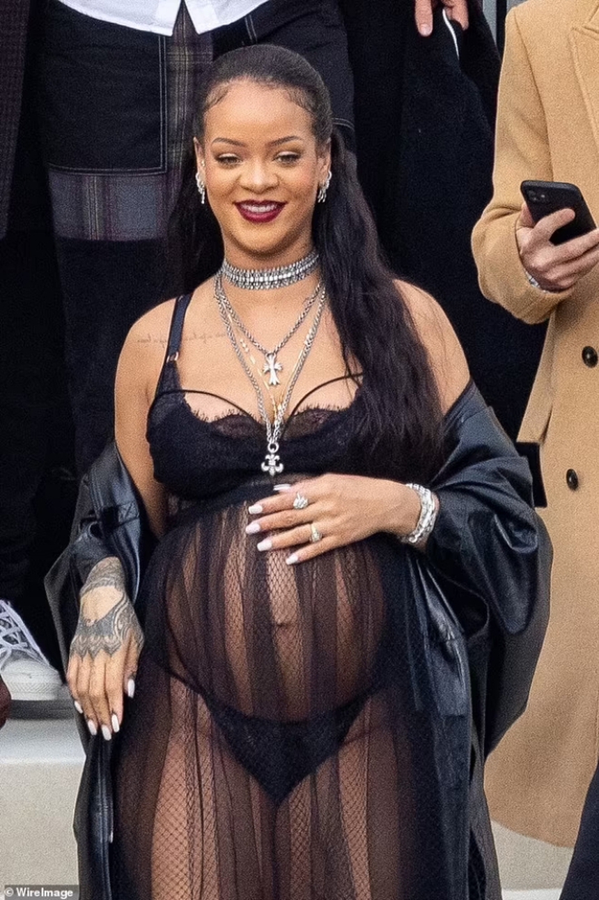 Nhà Rihanna bị cảnh sát bao vây vì người đàn ông lạ đến cầu hôn - Ảnh 5.