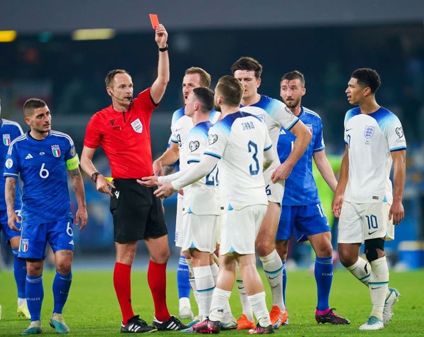 Tin bóng đá MU 24/3: Chủ sở hữu 'Quỷ đỏ' tung cú lừa cực lớn? CĐV MU vui mừng vì Luke Shaw nhận... thẻ đỏ  - Ảnh 3.