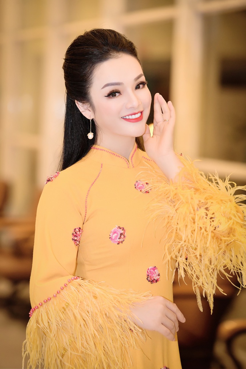 'Con đường âm nhạc' của Tân Nhàn: Nữ Tiến sĩ âm nhạc nặng lòng với âm nhạc truyền thống - Ảnh 2. 'Con đường âm nhạc' của Tân Nhàn: Nữ Tiến sĩ âm nhạc nặng lòng với âm nhạc truyền thống - Ảnh 2.