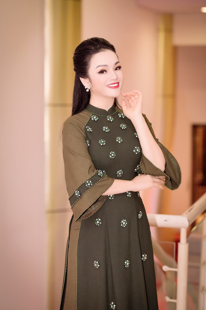 'Con đường âm nhạc' của Tân Nhàn: Nữ Tiến sĩ âm nhạc nặng lòng với âm nhạc truyền thống - Ảnh 4. 'Con đường âm nhạc' của Tân Nhàn: Nữ Tiến sĩ âm nhạc nặng lòng với âm nhạc truyền thống - Ảnh 4.