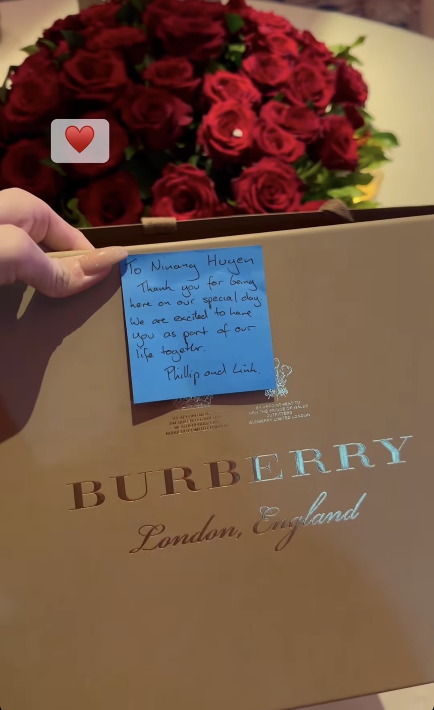 Cận cảnh những hộp quà đắt đỏ mà vợ chồng Linh Rin - Phillip Nguyễn tặng khách dự đám cưới - Ảnh 2. Cận cảnh những hộp quà đắt đỏ mà vợ chồng Linh Rin - Phillip Nguyễn tặng khách dự đám cưới - Ảnh 2.