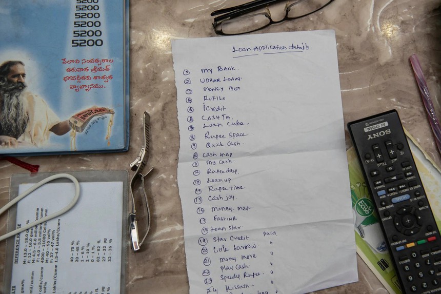 Vén màn loạt chiêu trò đáng sợ đằng sau ứng dụng vay tiền online: Các con nợ bị gài bẫy, săn lùng tới mức tự tử như thế nào? - Ảnh 1. Vén màn loạt chiêu trò đáng sợ đằng sau ứng dụng vay tiền online: Các con nợ bị gài bẫy, săn lùng tới mức tự tử như thế nào? - Ảnh 1.