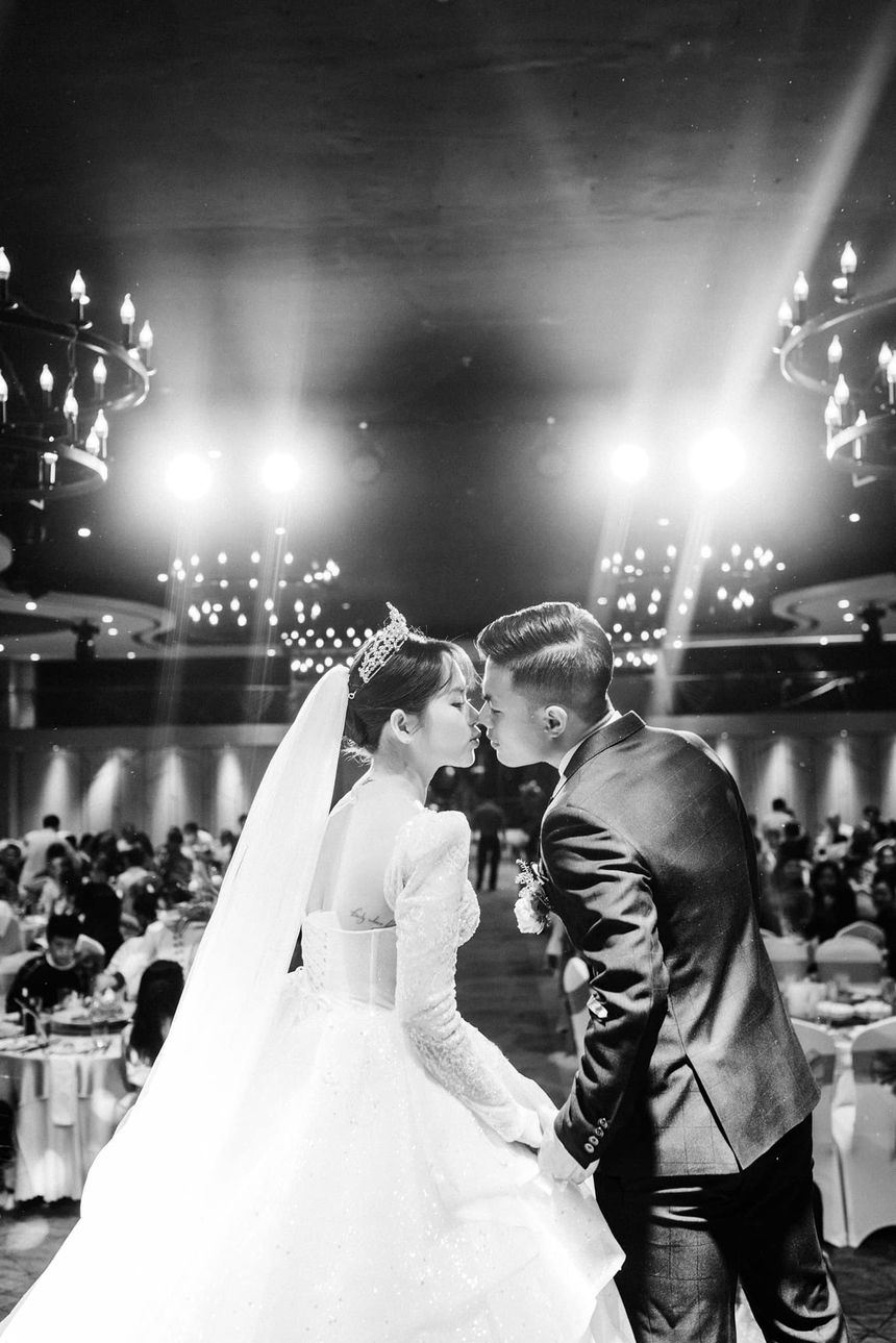 Cựu đội phó U23 Việt Nam kết hôn, rước về "cả trâu lẫn nghé" - Ảnh 4. Cựu đội phó U23 Việt Nam kết hôn, rước về "cả trâu lẫn nghé" - Ảnh 4.