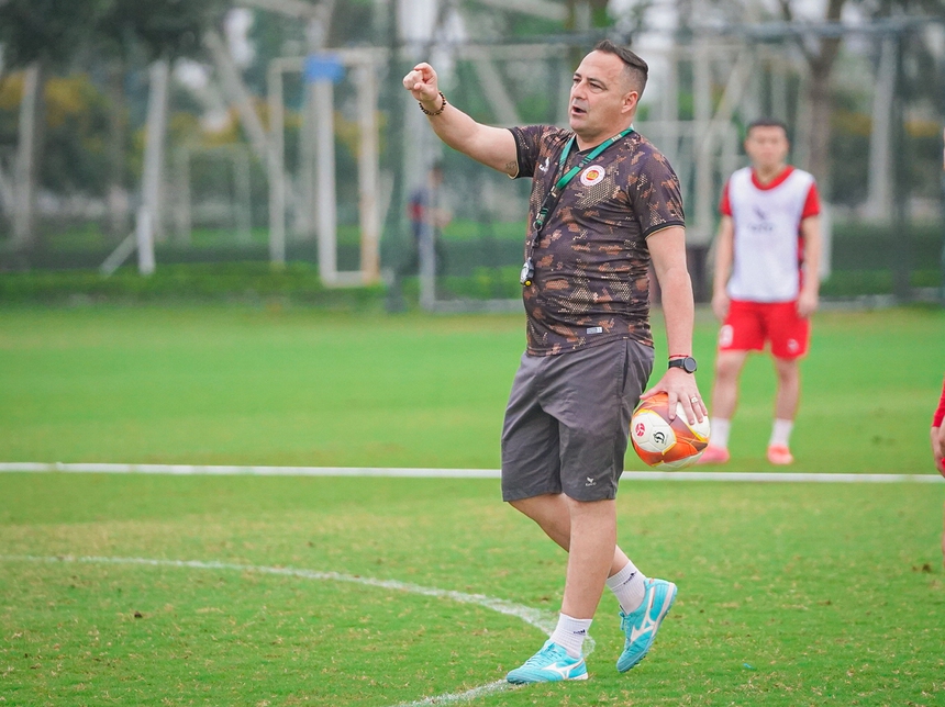 Thầy của Văn Hậu đối mặt với nguy cơ bị sa thải - Ảnh 1. CAHN, Foiani, HLV Foiani, Paulo Foiani, Đoàn Văn Hậu, Phan Văn Đức