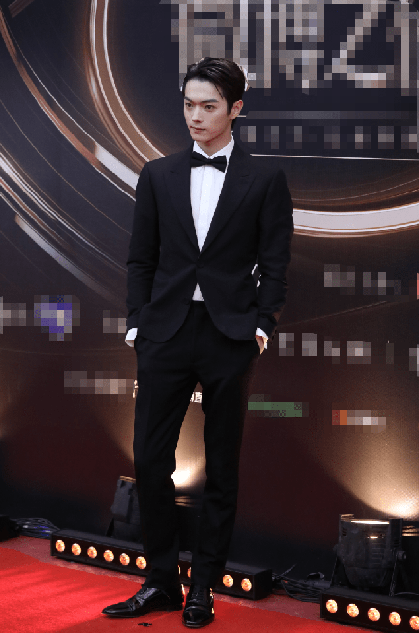 Đêm hội Weibo bất ngờ hủy livestream thảm đỏ, Ngu Thư Hân - Bạch Lộc cùng dàn sao khoe visual chất lượng cao qua ảnh chất lượng thấp - Ảnh 18.