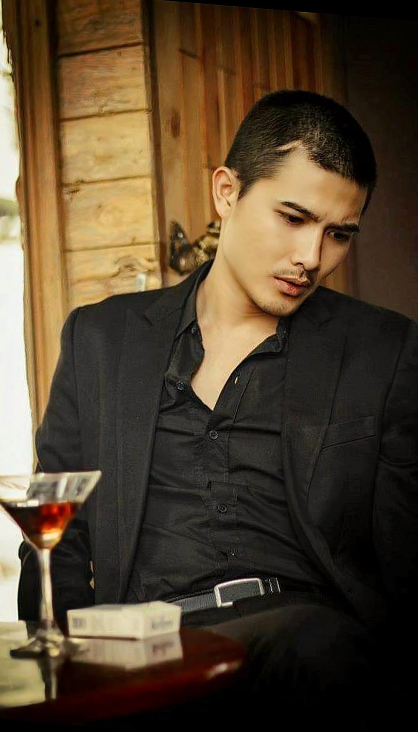 Diễn viên Quang Sự: Từ thầy giáo trường không quân, đến người anh 'thực vật học' trong 'Gia đình mình vui bất thình lình' - Ảnh 8.