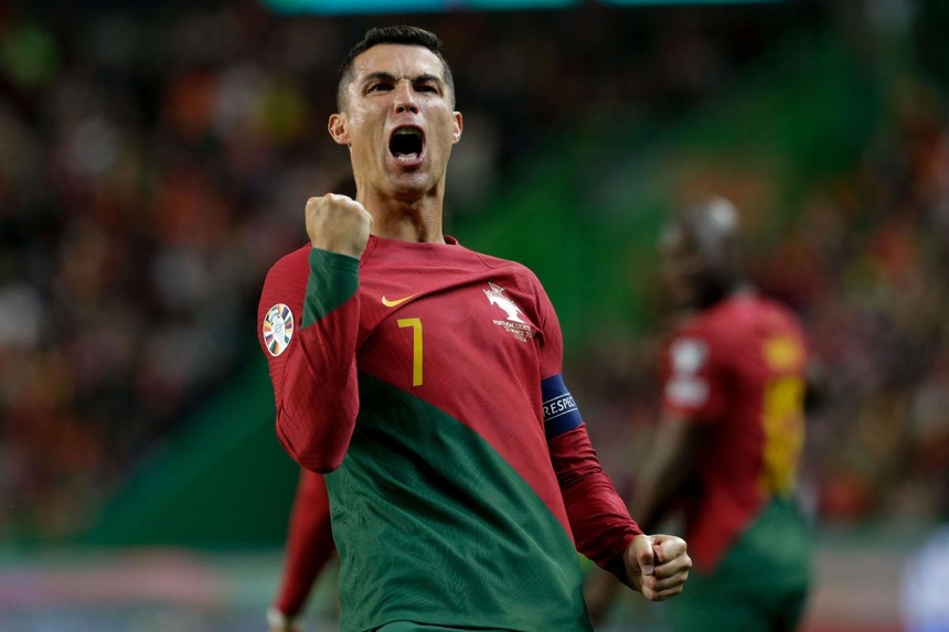 Georgina hạnh phúc trước món quà 'giản dị' nhận được từ Ronaldo trong ngày sinh nhật - Ảnh 3.