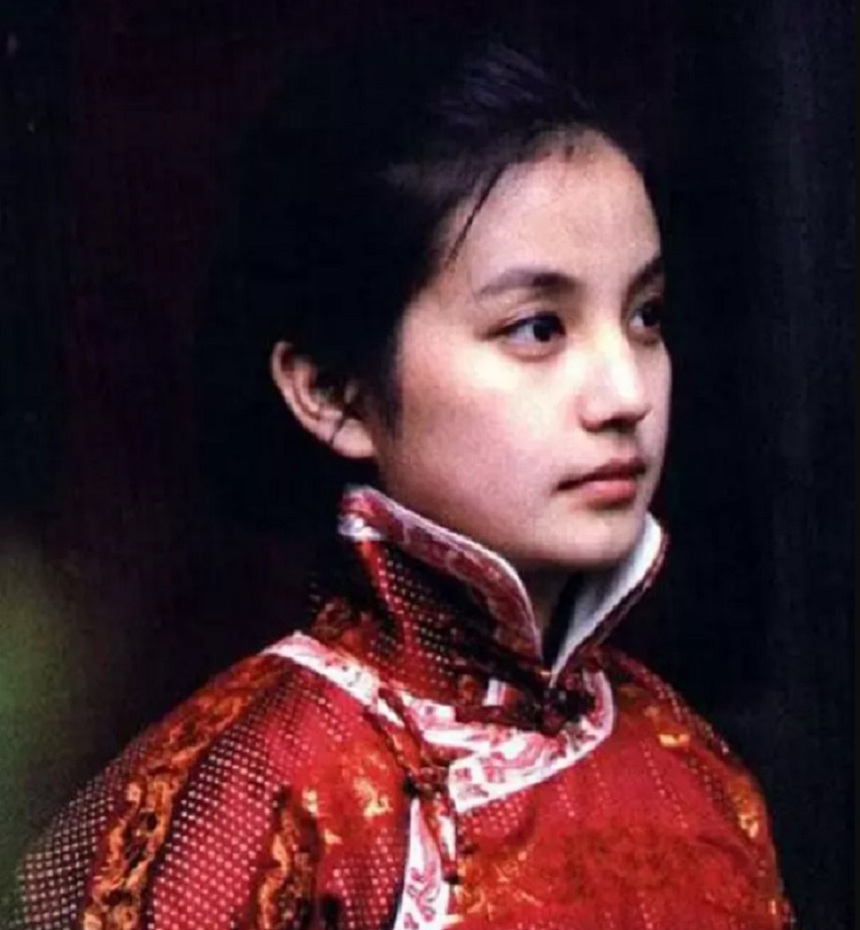 Triệu Vy: Từ 'Én nhỏ' vạn người mê đến 'Diều hâu' bị cả nước tẩy chay - Ảnh 2.