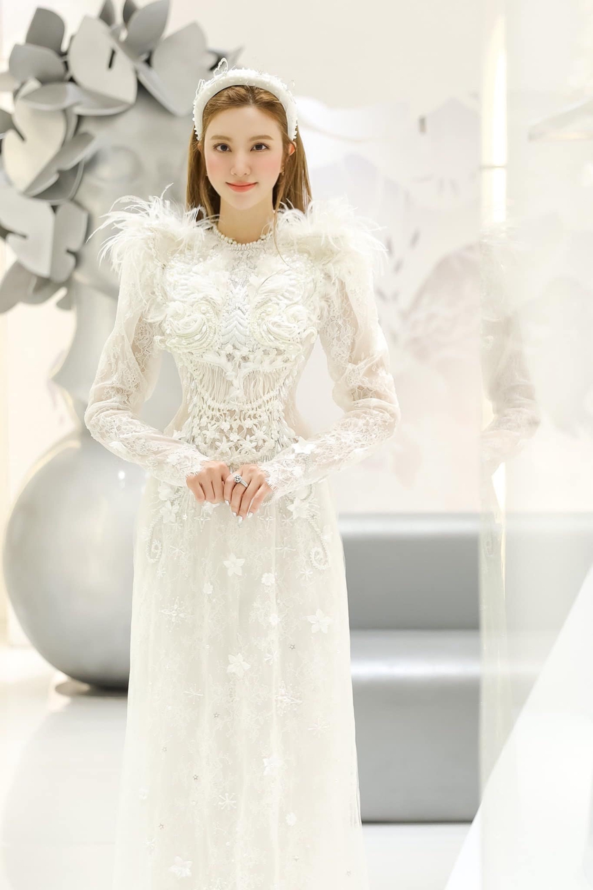 Lộ diện ở đám cưới Linh Rin, một mỹ nhân Việt vướng nghi vấn đang mang thai vì chi tiết này? - Ảnh 6. Lộ diện ở đám cưới Linh Rin, một mỹ nhân Việt vướng nghi vấn đang mang thai vì chi tiết này? - Ảnh 6.