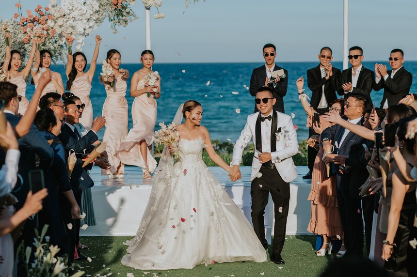 Ảnh cưới nét căng của Linda Ngô và Phong Đạt: Chàng trai yêu tôi năm 17 tuổi đã chính thức thành chồng tôi! - Ảnh 8.