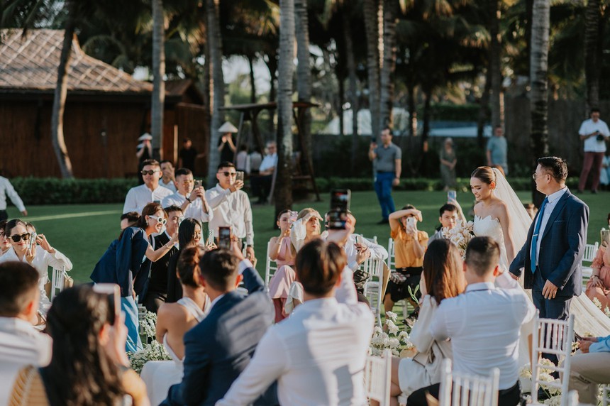 Ảnh cưới nét căng của Linda Ngô và Phong Đạt: Chàng trai yêu tôi năm 17 tuổi đã chính thức thành chồng tôi! - Ảnh 4.