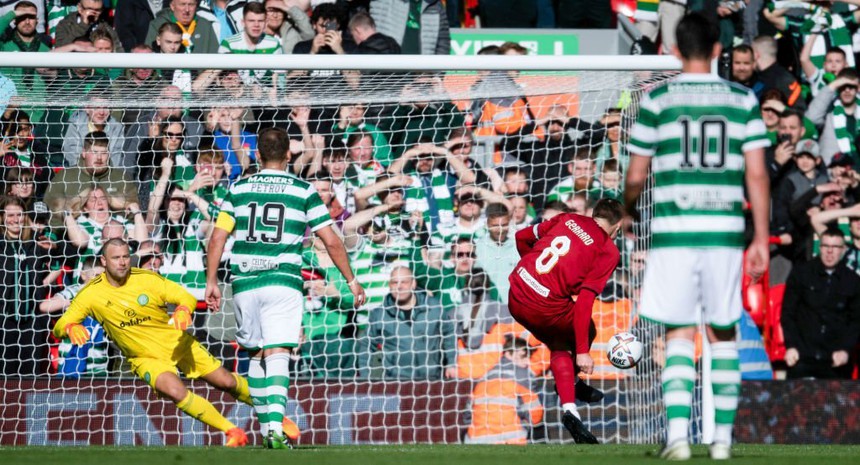 Huyền thoại Liverpool nhận phản ứng cực gắt vì ăn mừng trước mặt CĐV đối thủ ở trận đấu từ thiện - Ảnh 2.