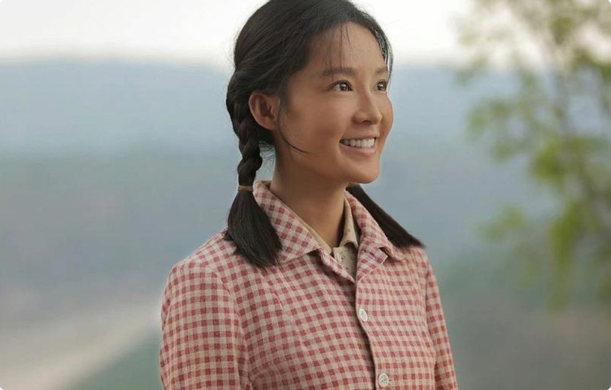 Mỹ nhân Hoa ngữ so kè tạo hình nông thôn: Triệu Lệ Dĩnh cho Triệu Lộ Tư 'hít khói', cái tên cuối xấu chưa từng thấy - Ảnh 11. Mỹ nhân Hoa ngữ so kè tạo hình nông thôn: Triệu Lệ Dĩnh cho Triệu Lộ Tư 'hít khói', cái tên cuối xấu chưa từng thấy - Ảnh 11.