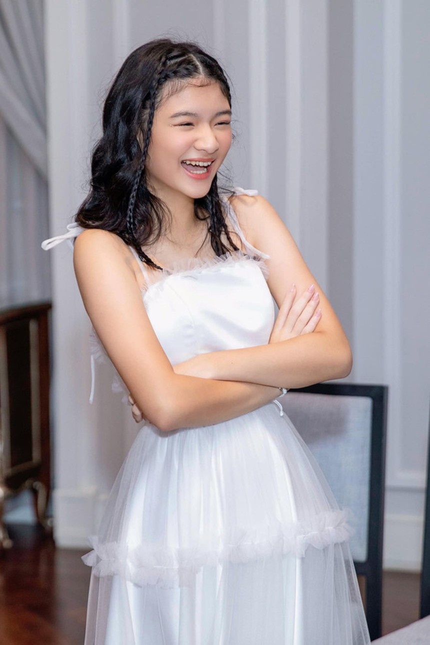 Con gái Trương Ngọc Ánh ở tuổi 15: Xinh đẹp nhưng ăn mặc giản dị, mỗi khi lên đồ lại 'trổ mã' đến bất ngờ  - Ảnh 6.