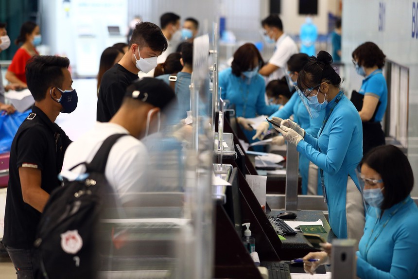 Cục Hàng không Việt Nam: Kỷ luật người đứng đầu đơn vị nếu để xảy ra buôn lậu, gian lận thương mại và hàng giả - Ảnh 1.