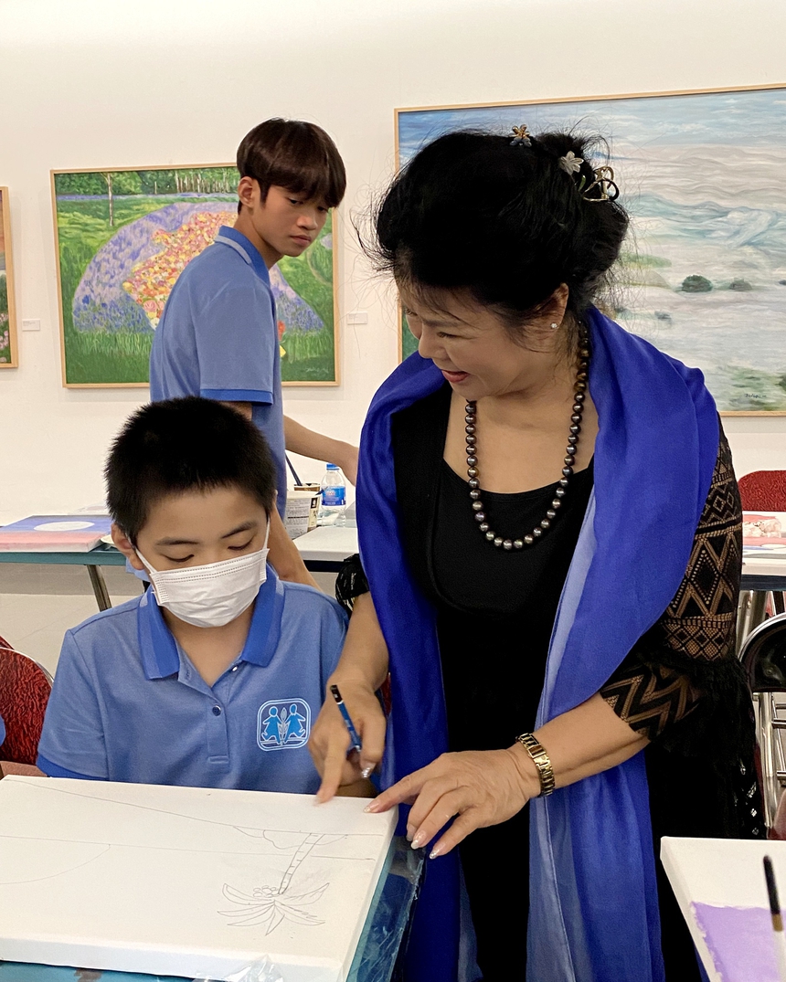 Buổi dạy vẽ đặc biệt của họa sĩ Văn Dương Thành - Ảnh 2.