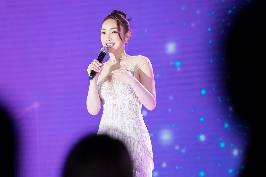 'Cặp mẹ bỉm quyến rũ nhất showbiz' Bảo Thy - Lý Thuỳ Chang đọ sắc tại sự kiện - Ảnh 5.