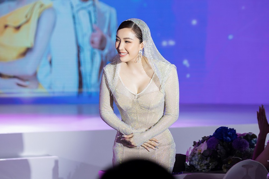 'Cặp mẹ bỉm quyến rũ nhất showbiz' Bảo Thy - Lý Thuỳ Chang đọ sắc tại sự kiện - Ảnh 6.