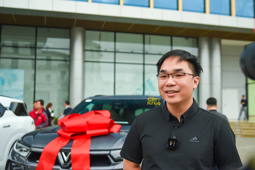 Loạt chủ xe VinFast VF 9 đầu tiên thế giới: ‘Giá rẻ mà sướng hơn Volvo, dùng song song xe Chủ tịch’ - Ảnh 6. Loạt chủ xe VinFast VF 9 đầu tiên thế giới: ‘Giá rẻ mà sướng hơn Volvo, dùng song song xe Chủ tịch’ - Ảnh 6.