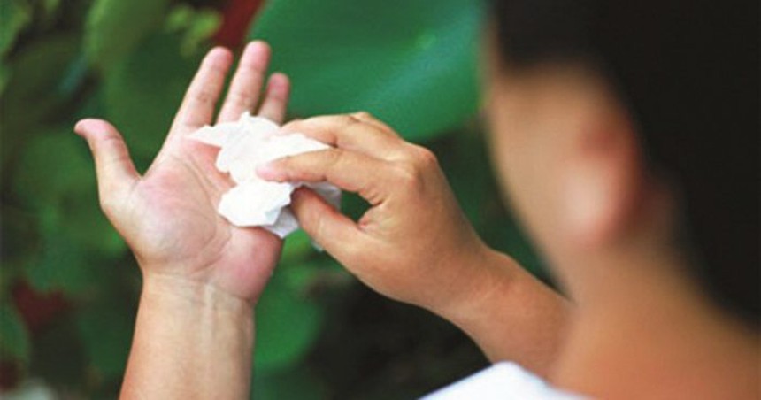 Ức chế khi chơi game bị thua vì tay nhiều mồ hôi, học ngay tuyển thủ Esports mẹo xử lý cực đơn giản - Ảnh 1.