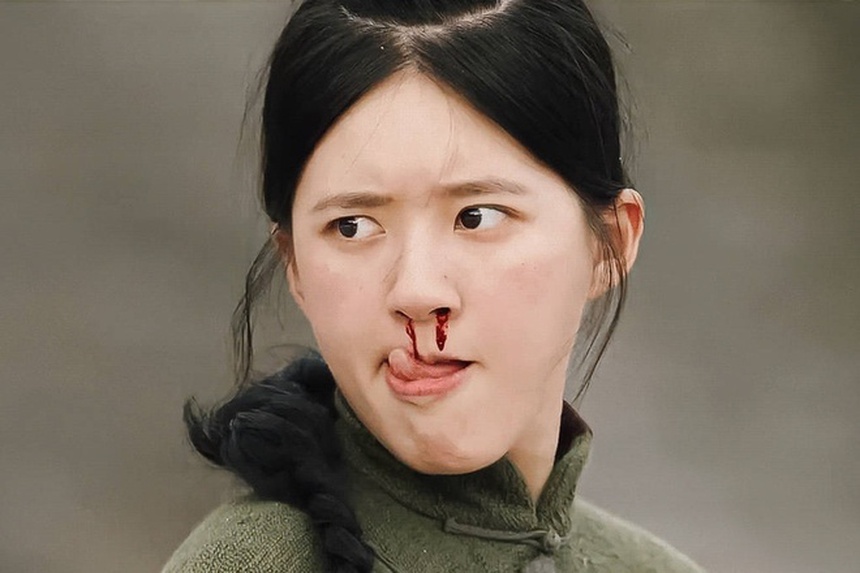 Mỹ nhân Hoa ngữ so kè tạo hình nông thôn: Triệu Lệ Dĩnh cho Triệu Lộ Tư 'hít khói', cái tên cuối xấu chưa từng thấy - Ảnh 6. Mỹ nhân Hoa ngữ so kè tạo hình nông thôn: Triệu Lệ Dĩnh cho Triệu Lộ Tư 'hít khói', cái tên cuối xấu chưa từng thấy - Ảnh 6.