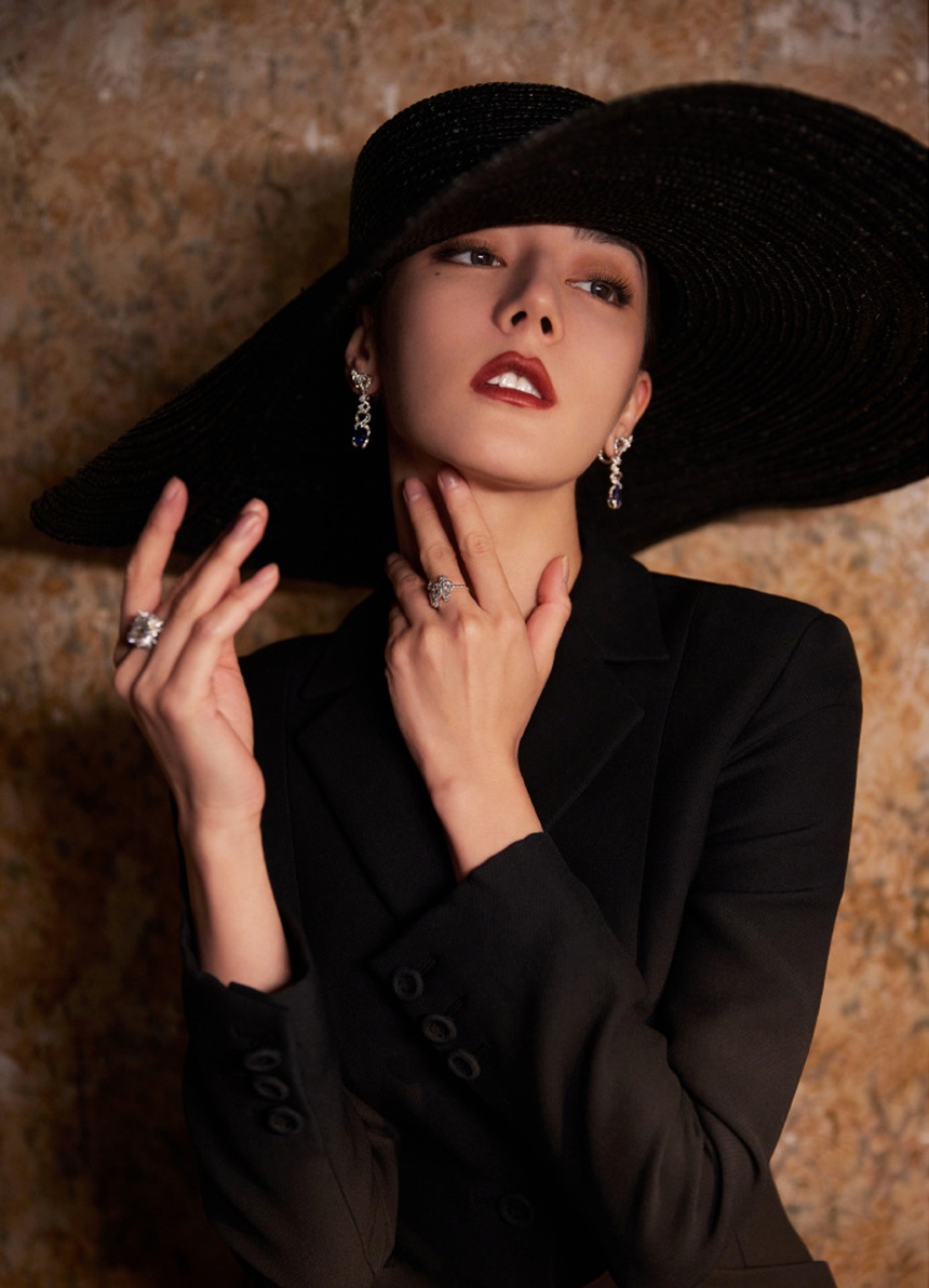 Địch Lệ Nhiệt Ba trung thành với phong cách 'ngự tỷ': Đẹp nhưng nhàm! - Ảnh 10.