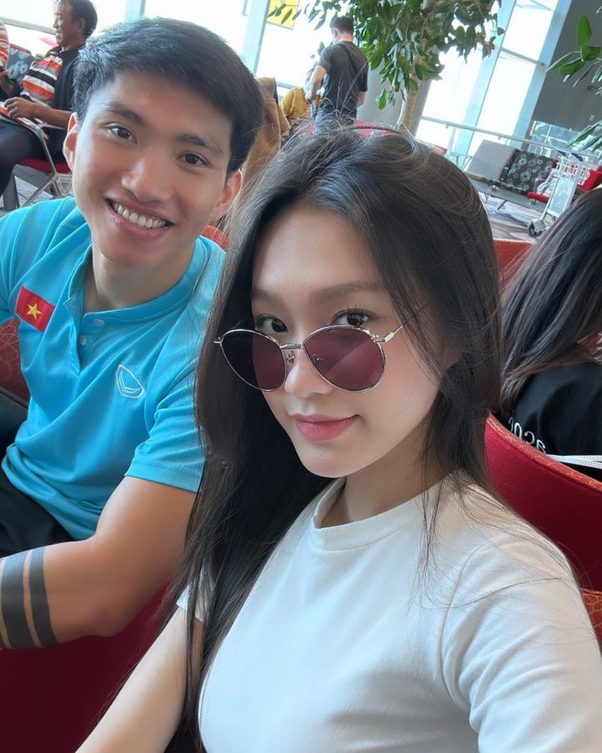 Cái giá của "hào quang" khi là bạn gái Đoàn Văn Hậu: Doãn Hải My bị gọi là "trà xanh", dọa "tạt axit" - Ảnh 1. Cái giá của "hào quang" khi là bạn gái Đoàn Văn Hậu: Doãn Hải My bị gọi là "trà xanh", dọa "tạt axit" - Ảnh 1.