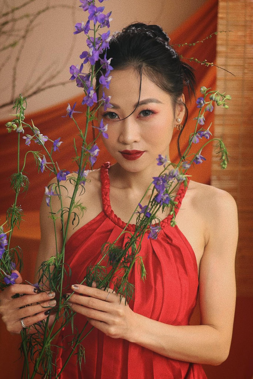 "Búp bê vàng" Thể dục dụng cụ Ngân Thương sau 10 năm giã từ sàn đấu: Nhan sắc mặn mà, thách thức tuổi tác - Ảnh 1. "Búp bê vàng" Thể dục dụng cụ Ngân Thương sau 10 năm giã từ sàn đấu: Nhan sắc mặn mà, thách thức tuổi tác - Ảnh 1.