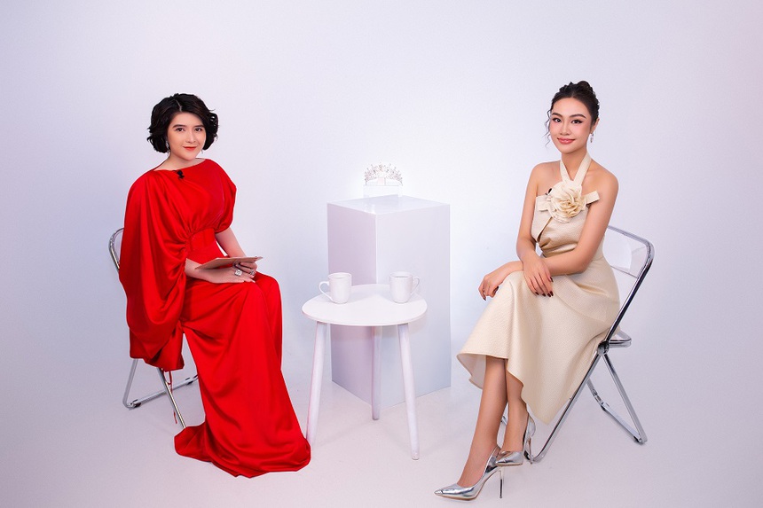 Á hậu Thuỷ Tiên tiết lộ với MC Phúc Ngân: "Tường San đi thi Hoa hậu khi mới chuyển giới được 1 tuần" - Ảnh 1. Á hậu Thuỷ Tiên tiết lộ với MC Phúc Ngân: "Tường San đi thi Hoa hậu khi mới chuyển giới được 1 tuần" - Ảnh 1.