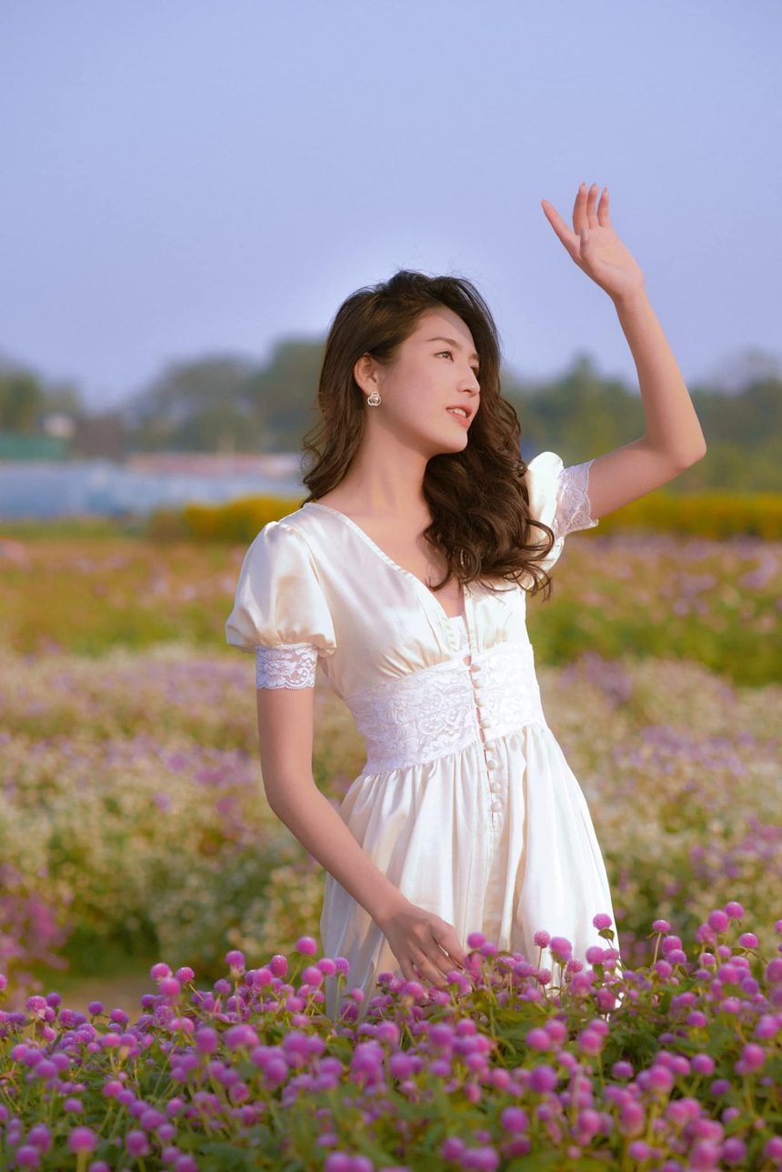 Nhan sắc ngoài đời vạn người mê của cô gái xuất hiện trong MV ‘cà khịa game sơn súng tăng dame’ - Ảnh 5. Nhan sắc ngoài đời vạn người mê của cô gái xuất hiện trong MV ‘cà khịa game sơn súng tăng dame’ - Ảnh 5.