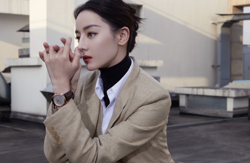 Địch Lệ Nhiệt Ba trung thành với phong cách 'ngự tỷ': Đẹp nhưng nhàm! - Ảnh 4.