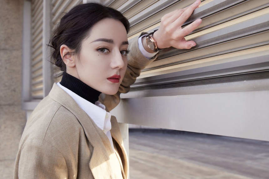 Địch Lệ Nhiệt Ba trung thành với phong cách 'ngự tỷ': Đẹp nhưng nhàm! - Ảnh 5.