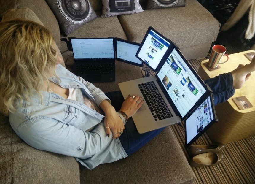 Biến laptop thành “máy cày tiền” xịn hơn chỉ với vài phụ kiện màn hình thông minh, không cần lắp đặt phức tạp này - Ảnh 1.