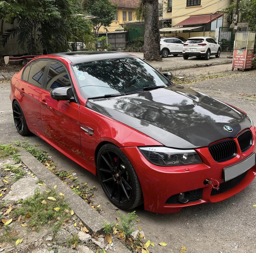 Hết chỗ để xe, Bimmer nổi tiếng Hà Nội bán BMW 320i độ tâm huyết: Giá xe 420 triệu nhưng tiền độ đã hơn 370 triệu đồng - Ảnh 2.