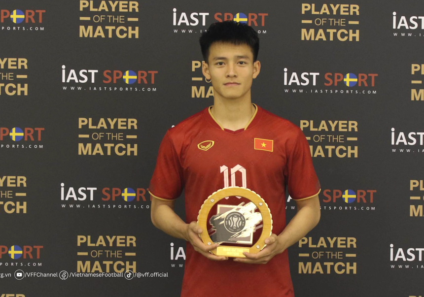 Tiền đạo điển trai 2k3 xuất sắc nhất U23 Việt Nam: Gia đình từng không đủ tiền mua thuốc tăng trưởng chiều cao - Ảnh 1.