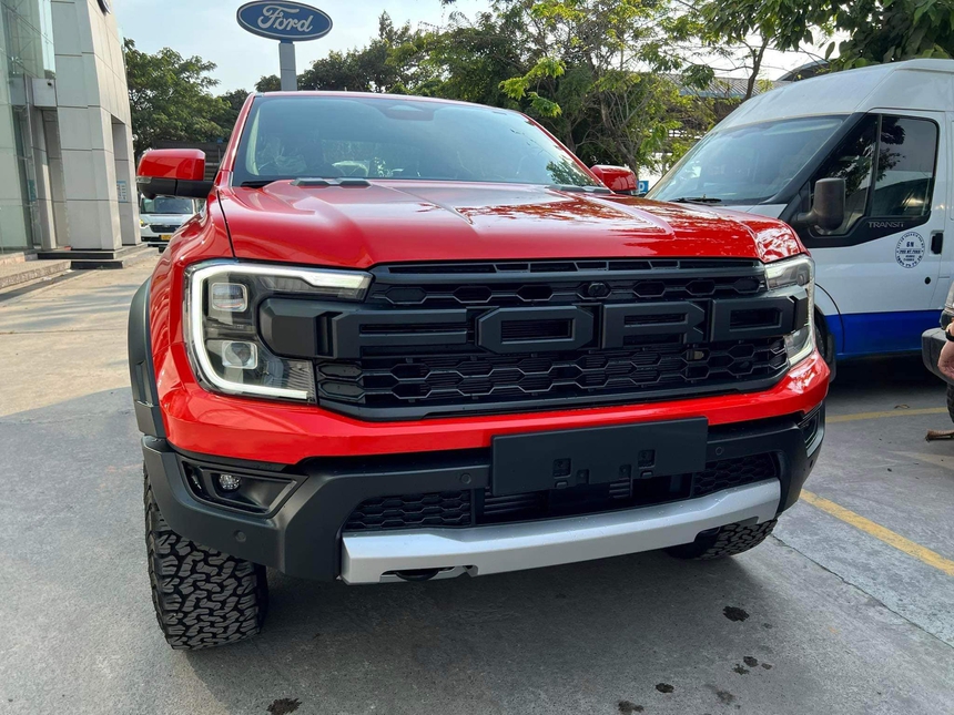 Ford Ranger Raptor 2023 đổ bộ đại lý Việt Nam: Giao xe tháng sau, nhưng nhiều màu hot phải chờ đến tháng 5 - Ảnh 2. Ford Ranger Raptor 2023 đổ bộ đại lý Việt Nam: Giao xe tháng sau, nhưng nhiều màu hot phải chờ đến tháng 5 - Ảnh 2.