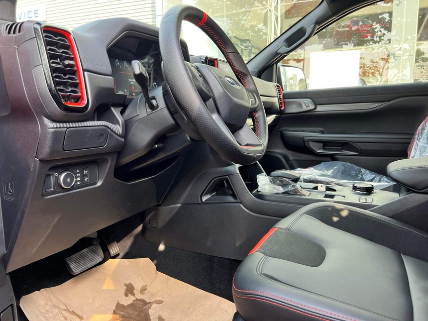 Ford Ranger Raptor 2023 đổ bộ đại lý Việt Nam: Giao xe tháng sau, nhưng nhiều màu hot phải chờ đến tháng 5 - Ảnh 4. Ford Ranger Raptor 2023 đổ bộ đại lý Việt Nam: Giao xe tháng sau, nhưng nhiều màu hot phải chờ đến tháng 5 - Ảnh 4.