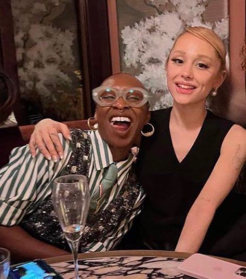 Ariana Grande có màn lộ diện gây sốc: Gầy trơ xương, nhìn chẳng khác 'bà cô U50' - Ảnh 3.