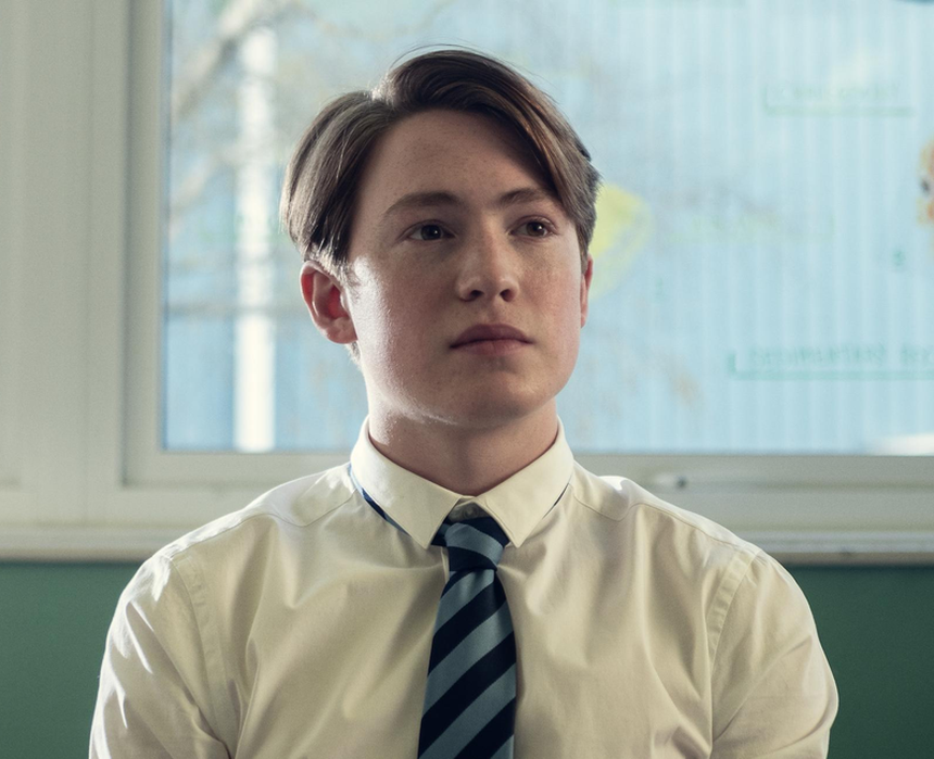 So kè nhan sắc nam chính Sex Education 2 phiên bản: Người gây sốc vì phát tướng, người hoàn hảo như tượng tạc - Ảnh 8.