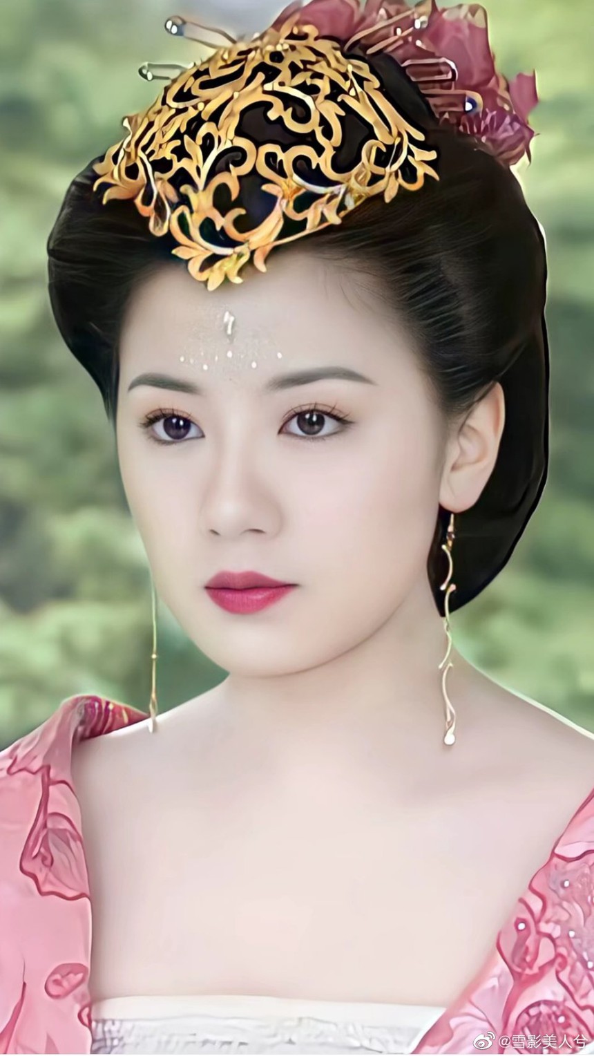 Giả Tịnh Văn: Tủi nhục làm dâu hào môn đến cuộc hôn nhân với chồng trẻ kém 9 tuổi - Ảnh 3.