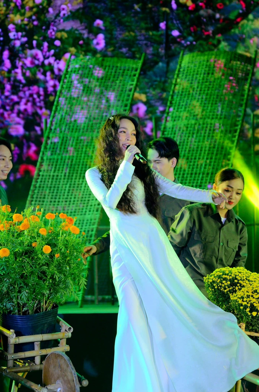 'Nữ ca sĩ nhí' song ca với Như Quỳnh: Làm mẹ đơn thân ở tuổi 21, tìm ra 'cô bé dân ca' đình đám và nhan sắc bị thời gian bỏ quên! - Ảnh 16.