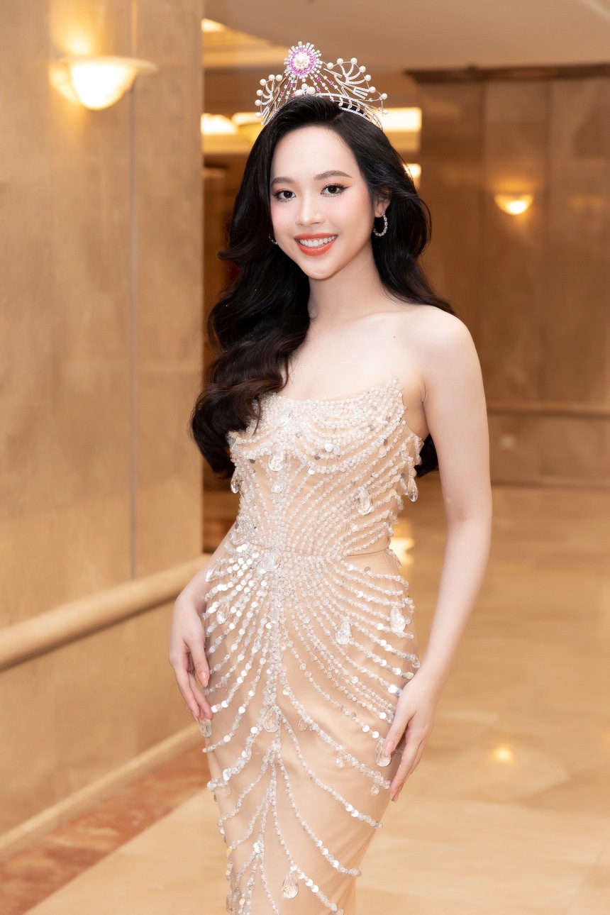 'Vũ trụ mỹ nhân' đổ bộ thảm đỏ: Mai Phương cùng dàn hậu gen Z đọ sắc 'căng đét', Thanh Thủy và Kiều Loan lộ diện gây chú ý - Ảnh 12.