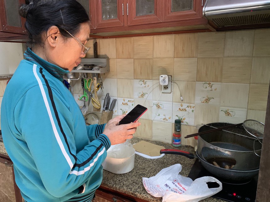 Bà mẹ bán xiên vỉa hè Hà Nội được đồn là "đại gia ngầm", nghỉ hẳn 5 tháng đi du lịch Châu Âu, thực hư ra sao? - Ảnh 3.